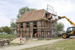 Arbeiten an der Kirche im Mai 2020 Foto: FLM Diesdorf