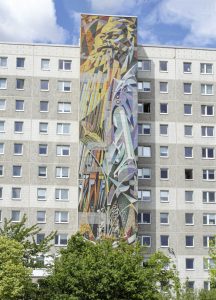 Wandgestaltung von Josep Renau: „Die von Menschen beherrschten Kräfte von Natur und Technik“, Halle-Neustadt, Majolika-Malerei auf Steinzeugfliesen, 1971 –74. Foto: C. Schlott