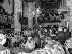 Versammlung in der Jacobikirche, Sangerhausen 1989. Foto: Archiv Verein für Geschichte von Sangerhausen und Umgebung e. V.