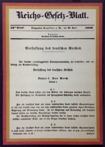 Reichsgesetzblatt mit Reichsverfassung, Urheber unbekannt. https://t1p.de/vygl