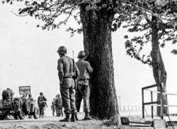 Soldaten der 30. US Infanterie-Division vor Magdeburg