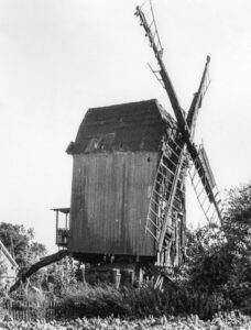 Bild 8 Desolate Bockwindmühle Michaelis in Drackenstedt. Foto: Thorsten Neitzel.