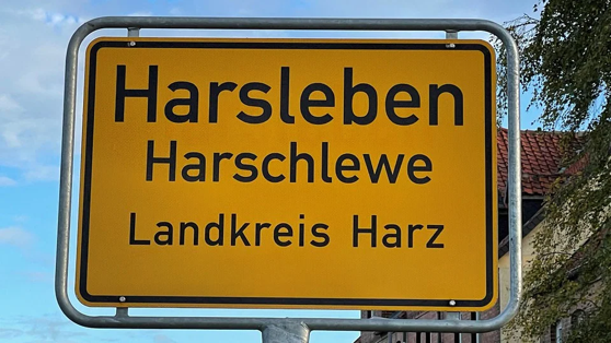 Ortseingangsschild Harsleben (Bildrechte MDR/Swen Wudtke).