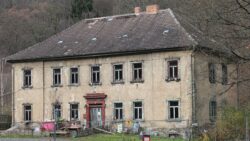 Abb. 17 Ehemaliges Direktorenhaus an der Eisenhütte in Mägdesprung. Foto Bergmann.